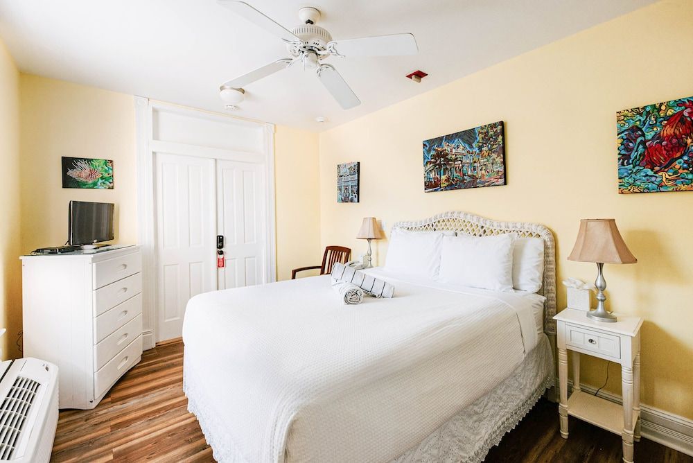 undefined Amsterdam's Curry Mansion Inn 2