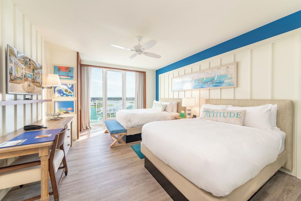 Queen Pool View Suite