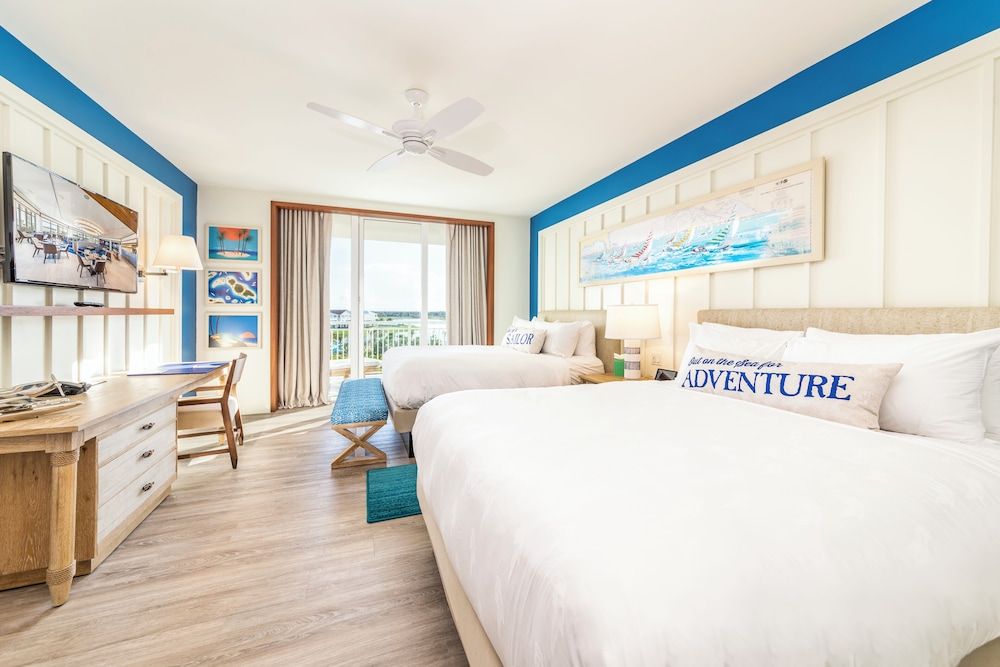 Queen Pool View Suite