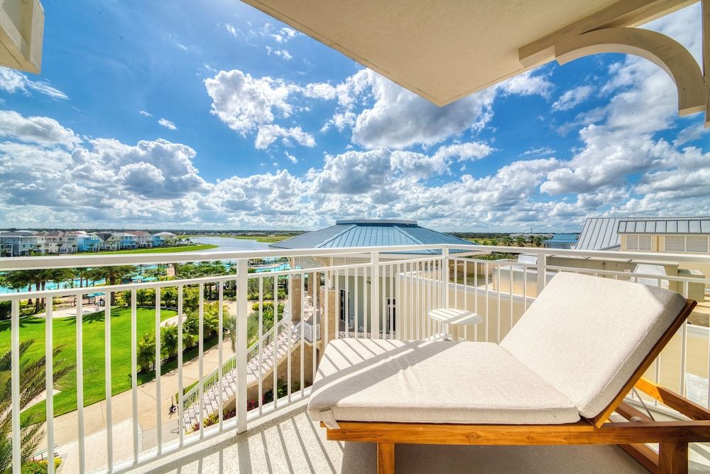 Suite, Accessible, Pool View (Queen)