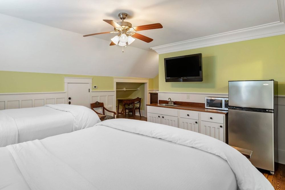 Room, 2 Queen Beds, Non Smoking