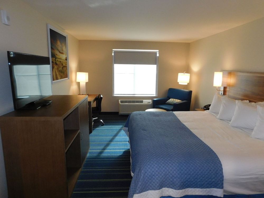 Suite, 1 King Bed, Mobility Accessible, Non Smoking (Bathtub W/grab Bars)