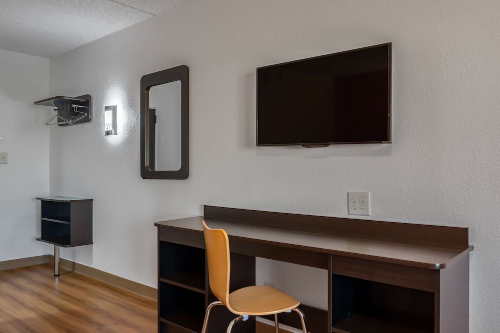 Motel 6 White, GA - Cartersville Standard Room, 2 Queen Beds, Non Smoking 10