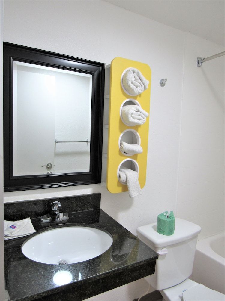 Motel 6 White, GA - Cartersville Standard Room, 2 Queen Beds, Accessible, Non Smoking 3