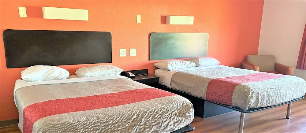 Motel 6 White, GA - Cartersville Standard Room, 2 Queen Beds, Non Smoking 2