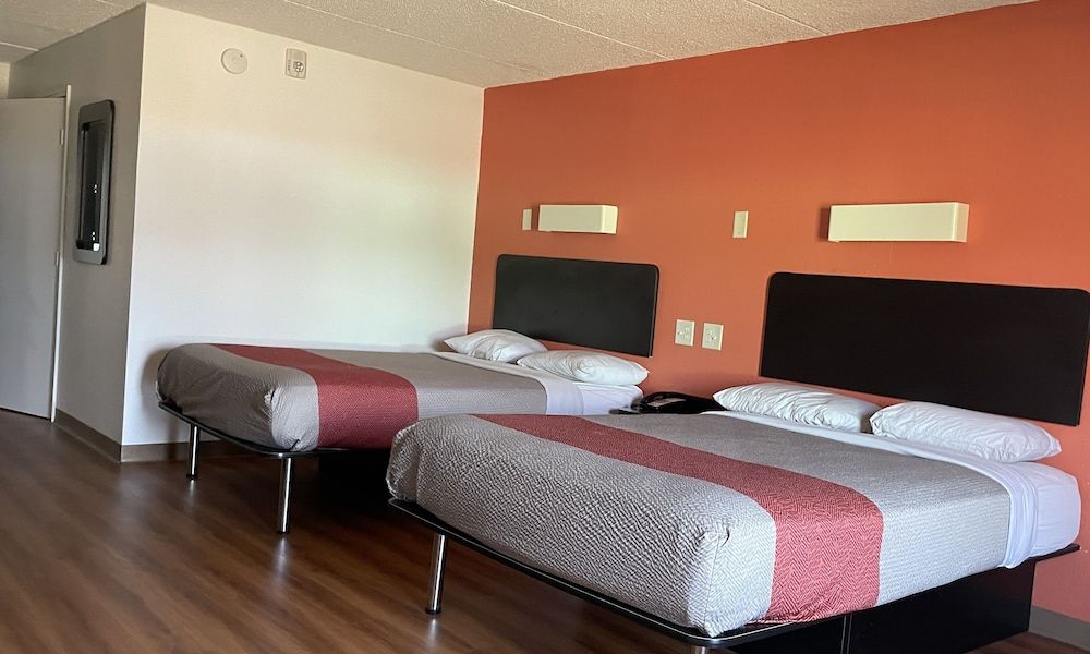 Motel 6 White, GA - Cartersville Standard Room, 2 Queen Beds, Non Smoking 3