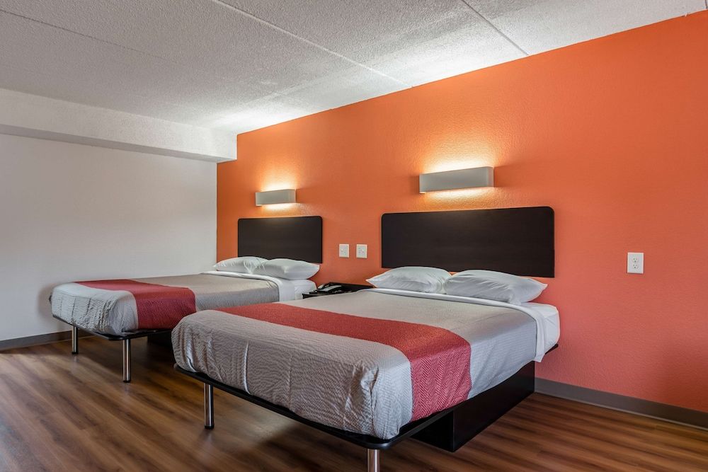 Motel 6 White, GA - Cartersville Standard Room, 2 Queen Beds, Non Smoking 4