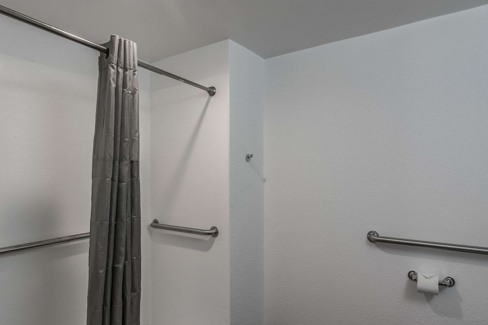 Motel 6 White, GA - Cartersville Modern, Standard Room, 2 Queen Beds, Accessible, Non Smoking 4