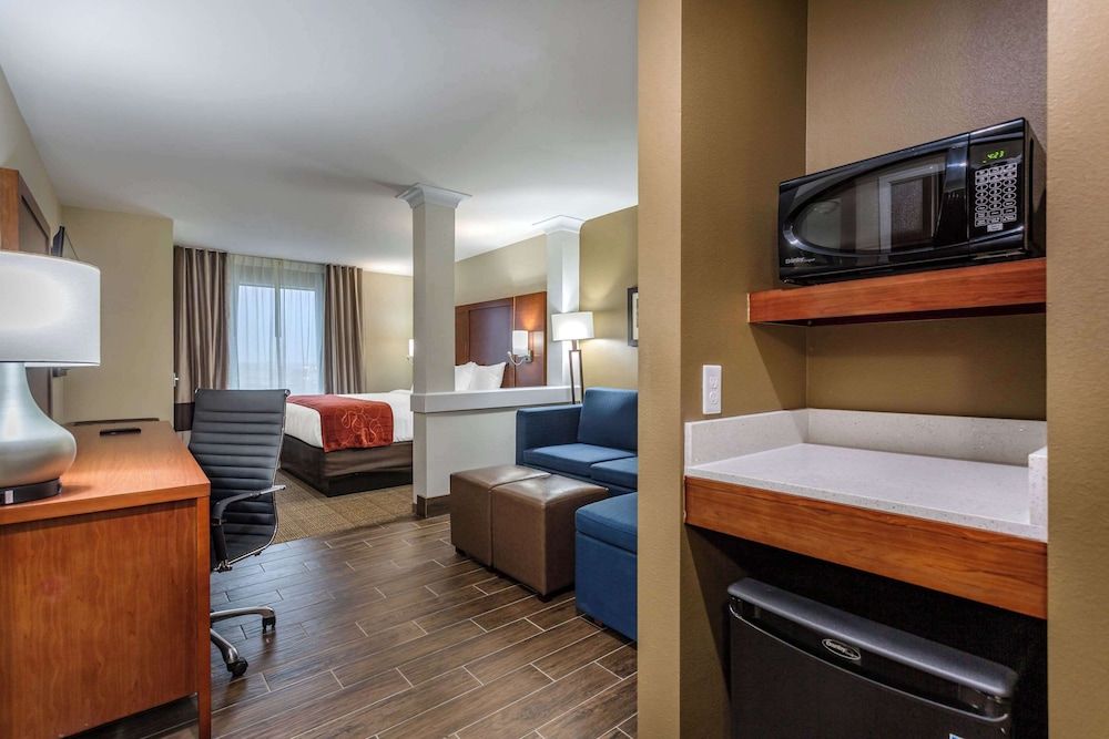 Suite, 1 King Bed, Non Smoking