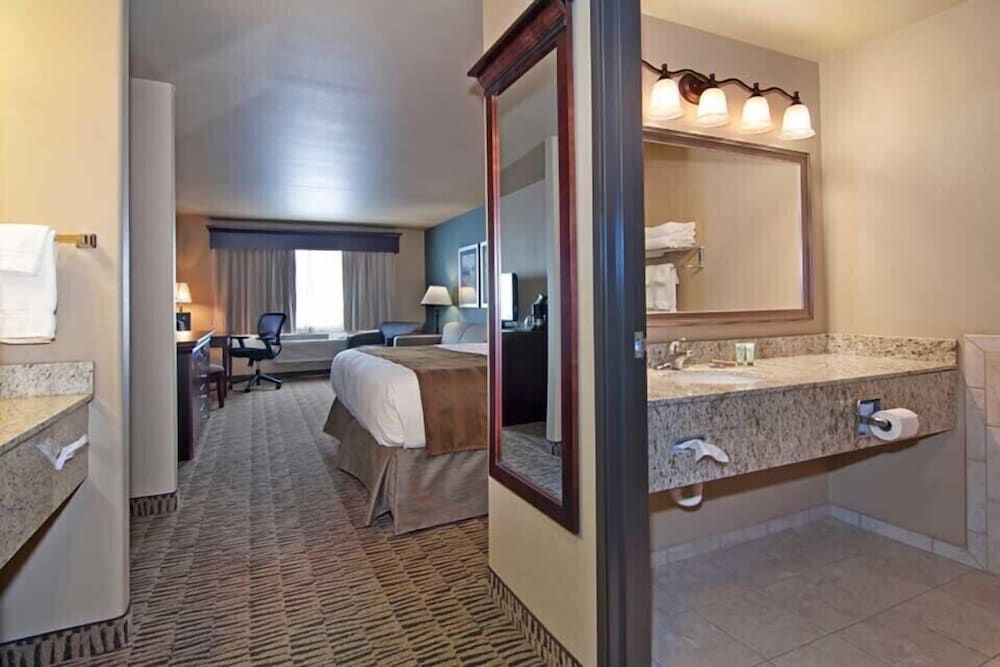 The Watford Executive Suite, 1 King Bed (1 King Bed Executive Non Smoking) 6