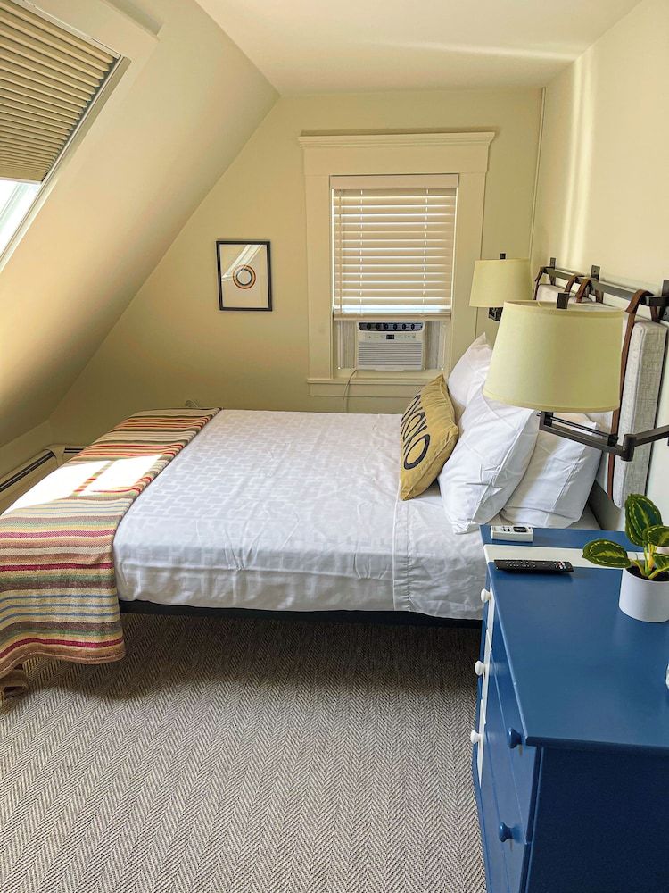 Mercury Hotel Provincetown Economy Room, 1 Queen Bed, Shared Bathroom 2