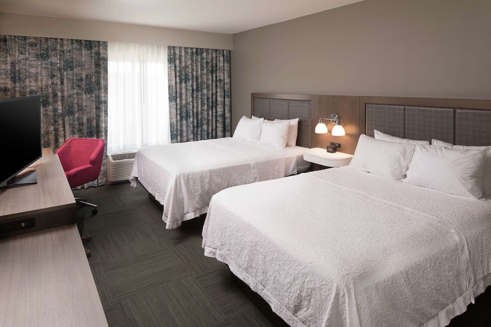 Room, 2 Queen Beds, Accessible, Bathtub