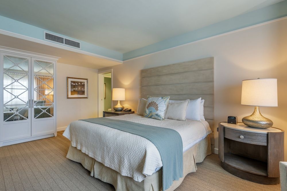Suite, Ocean View (End Suite, Pool View)