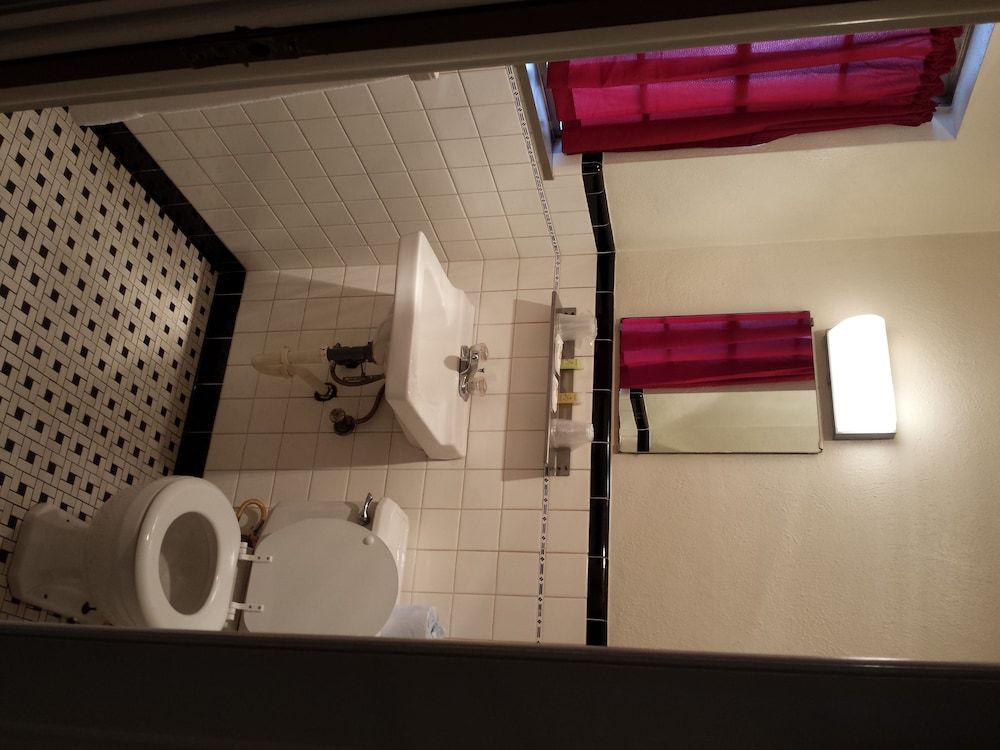 West Plains Motel Standard Room, 1 King Bed, Non Smoking 13