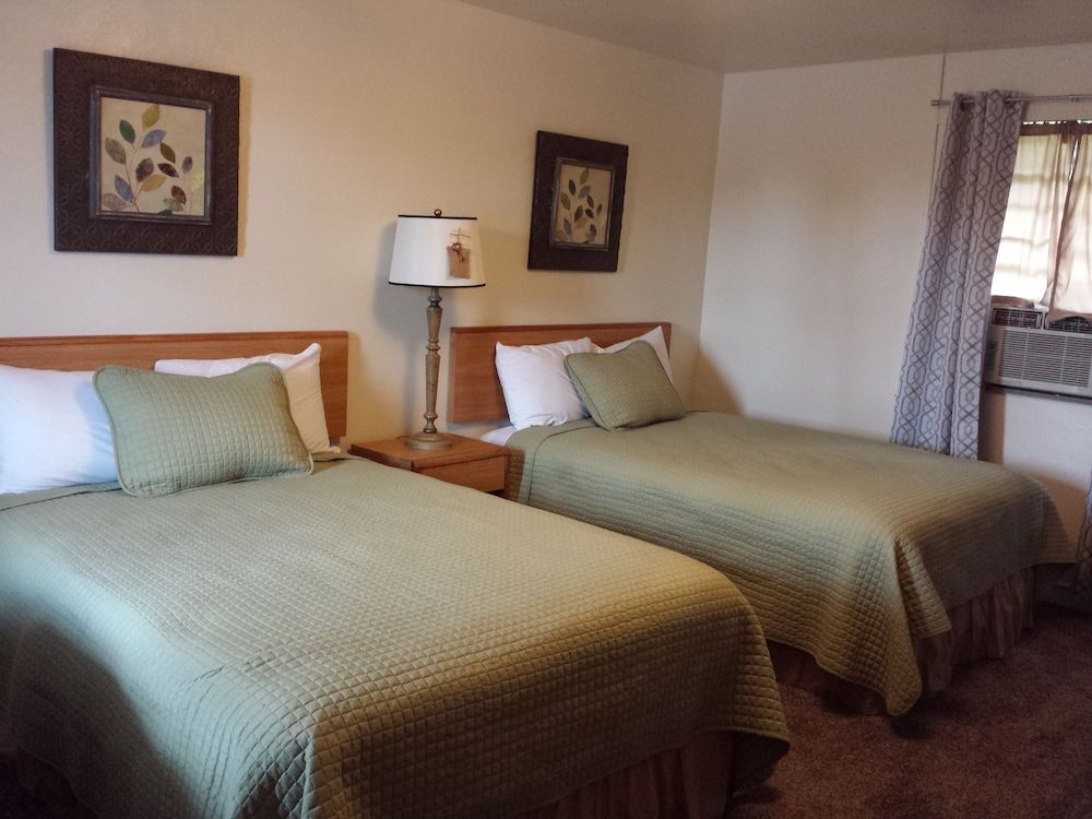West Plains Motel Standard Room, 2 Double Beds, Non Smoking 7