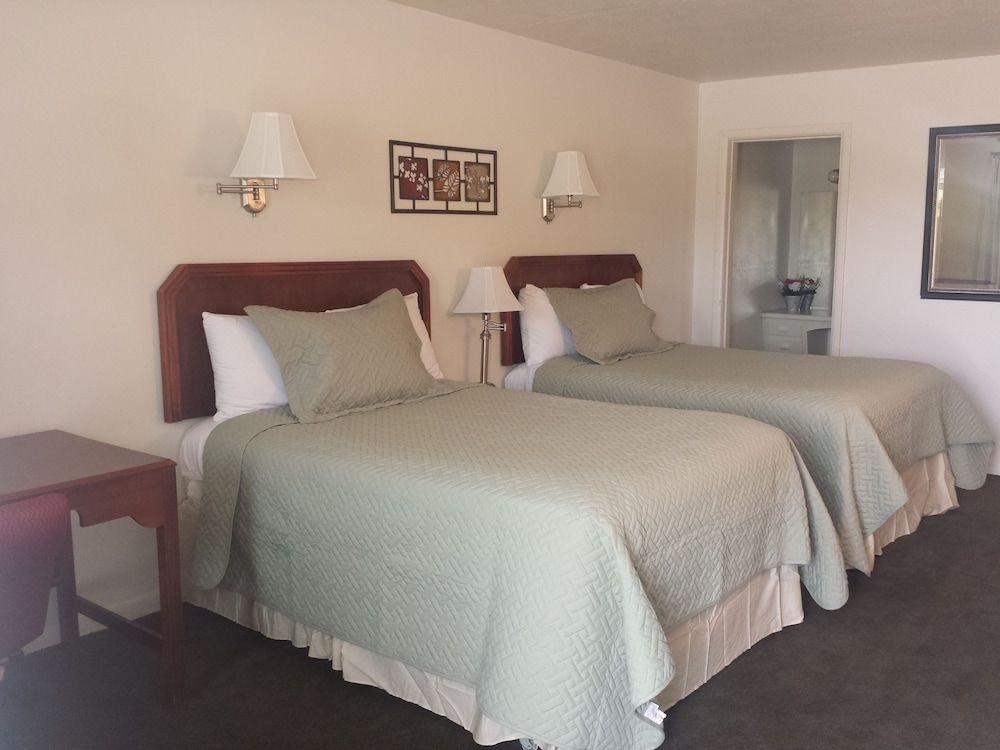 West Plains Motel Standard Room, 2 Double Beds, Non Smoking 2