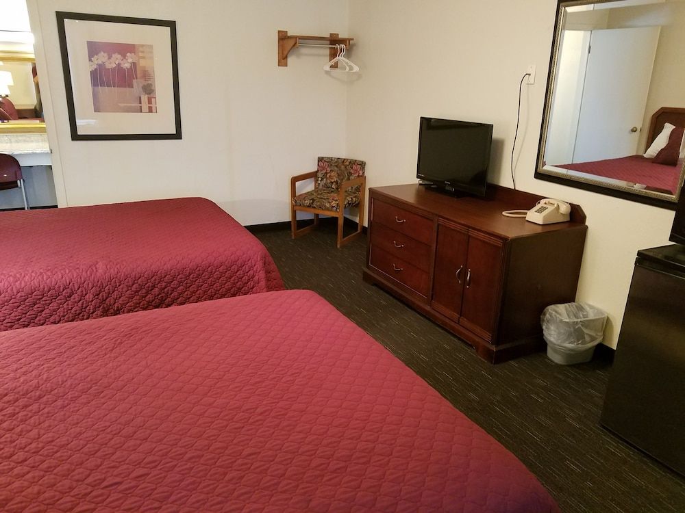 West Plains Motel Standard Room, 2 Double Beds, Non Smoking 13