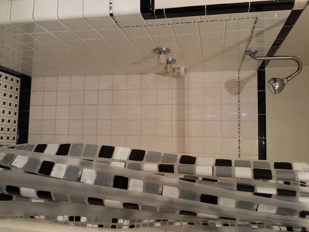 West Plains Motel Standard Room, 1 King Bed, Non Smoking 14