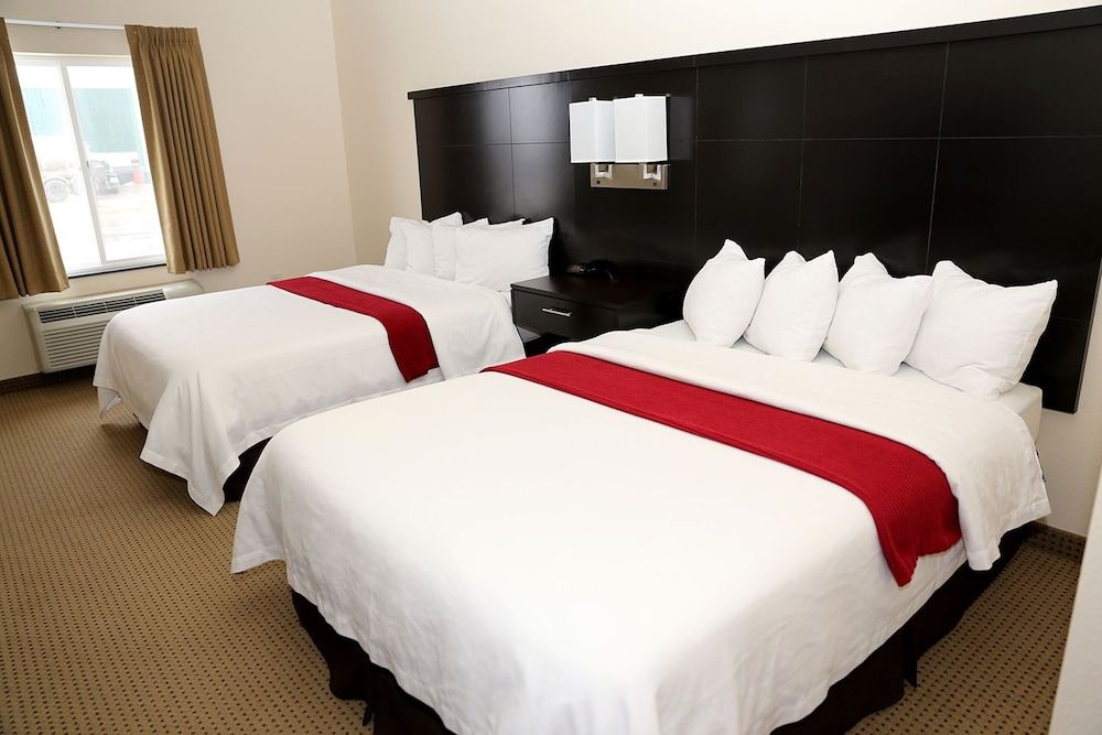 Suite, 2 Queen Beds, Kitchenette