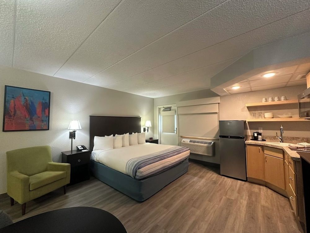 Room, 1 King Bed, Non Smoking (Efficiency/Water View/Upper Floor)