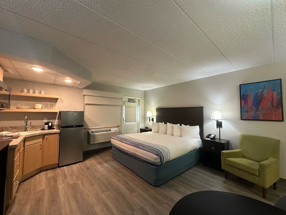 Room, 1 King Bed, Non Smoking (Efficiency/Water View/1st Floor)