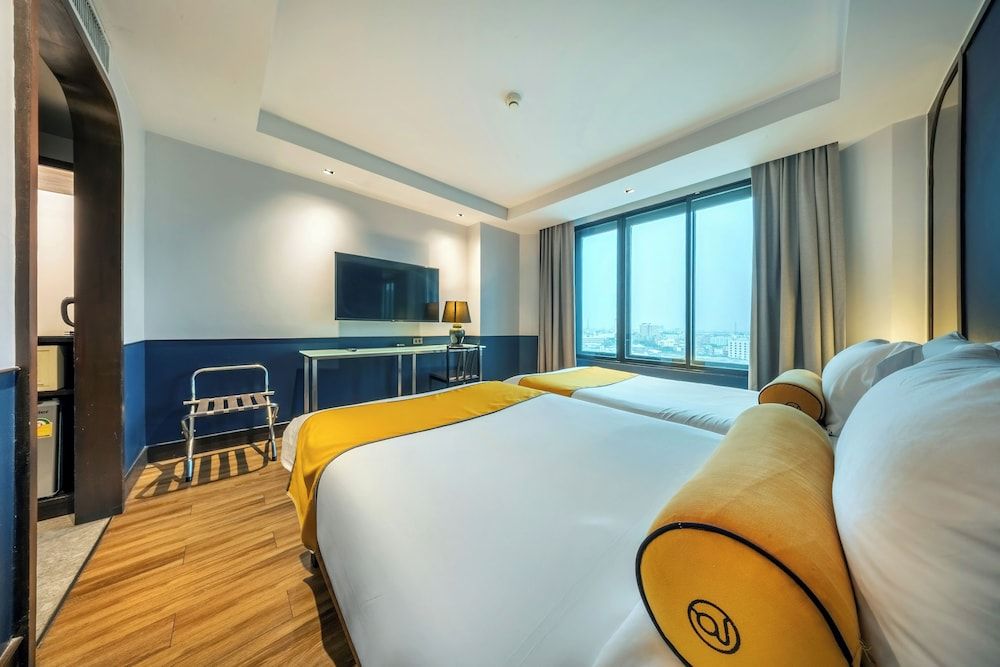 Graph Hotels Bangkok Superior Twin Room 4