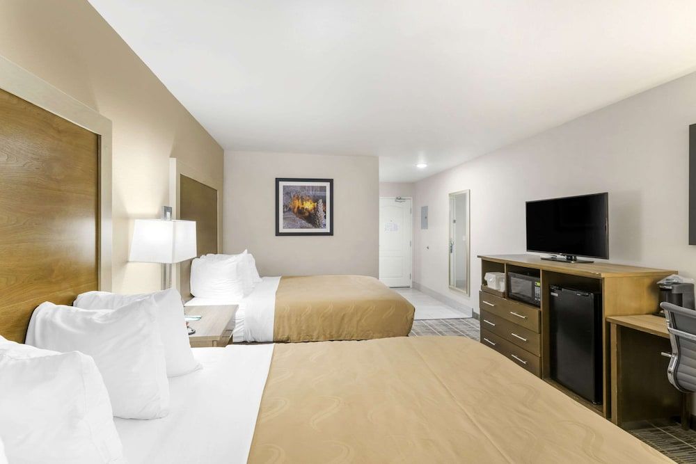 Suite, 2 Queen Beds, Non Smoking