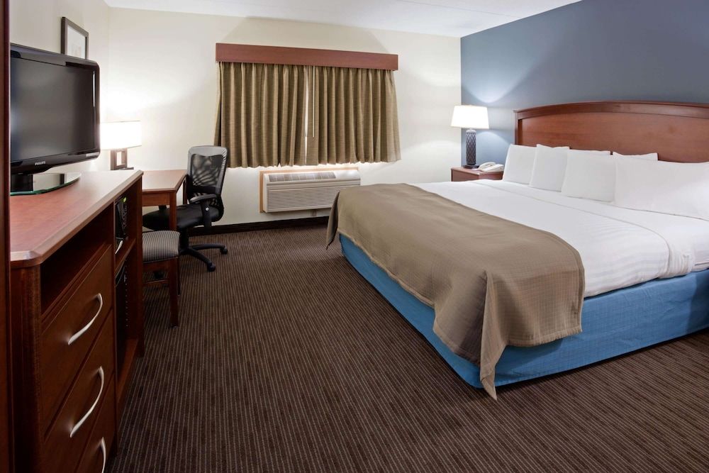 Room, 1 King Bed, Accessible, Non Smoking (Mobility)