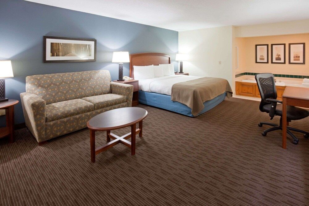 Superior Studio Suite, 1 King Bed, Non Smoking