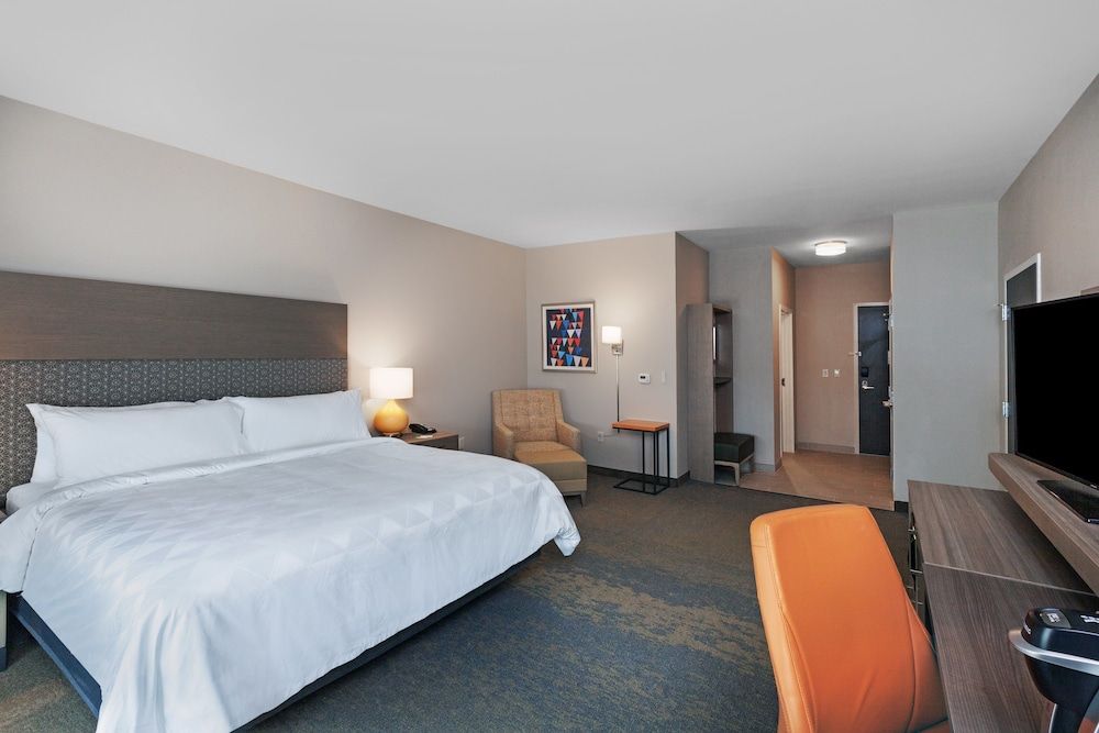 Standard Room, 1 King Bed, Roll-in Shower, Non Smoking (Communications, Roll-In Shower)