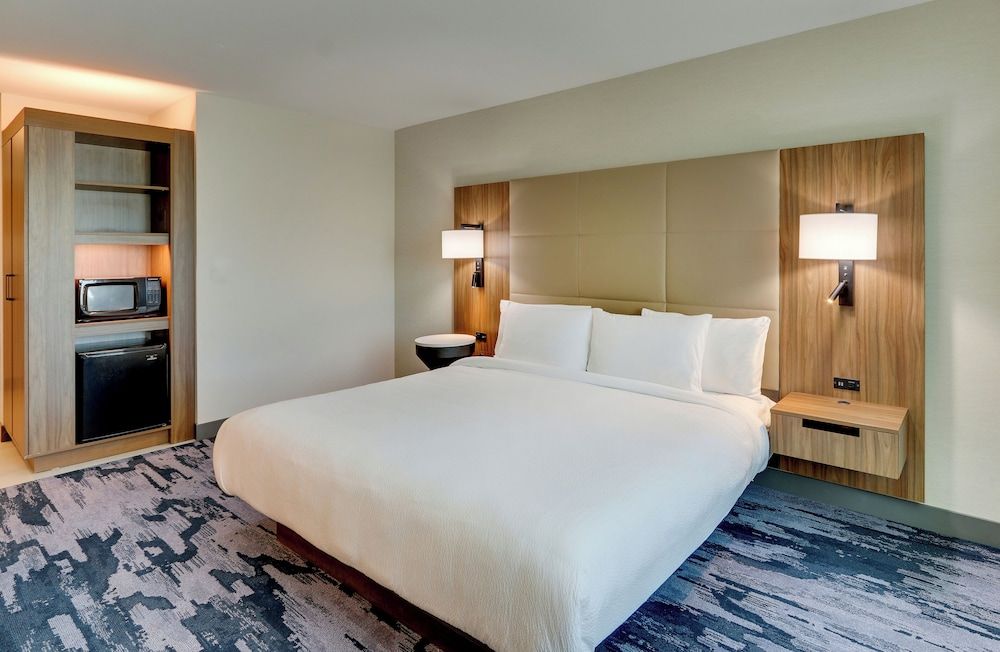 Room, 1 King Bed (Mobility Accessible, Roll-in Shower)