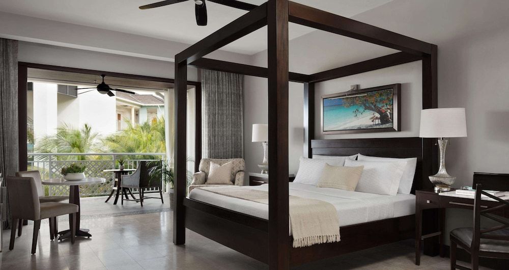 Suite, 1 Bedroom, Partial Ocean View (Romeo and Juliet with Balcony)