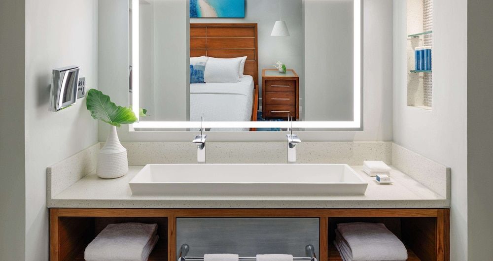 Honeymoon Room, 1 Bedroom, Ocean View (Oceanfront Honeymoon Walkout)