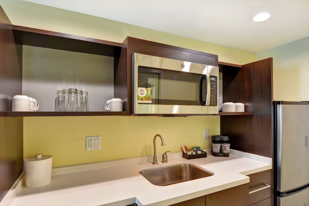 Studio, 2 Queen Beds, Accessible, Bathtub