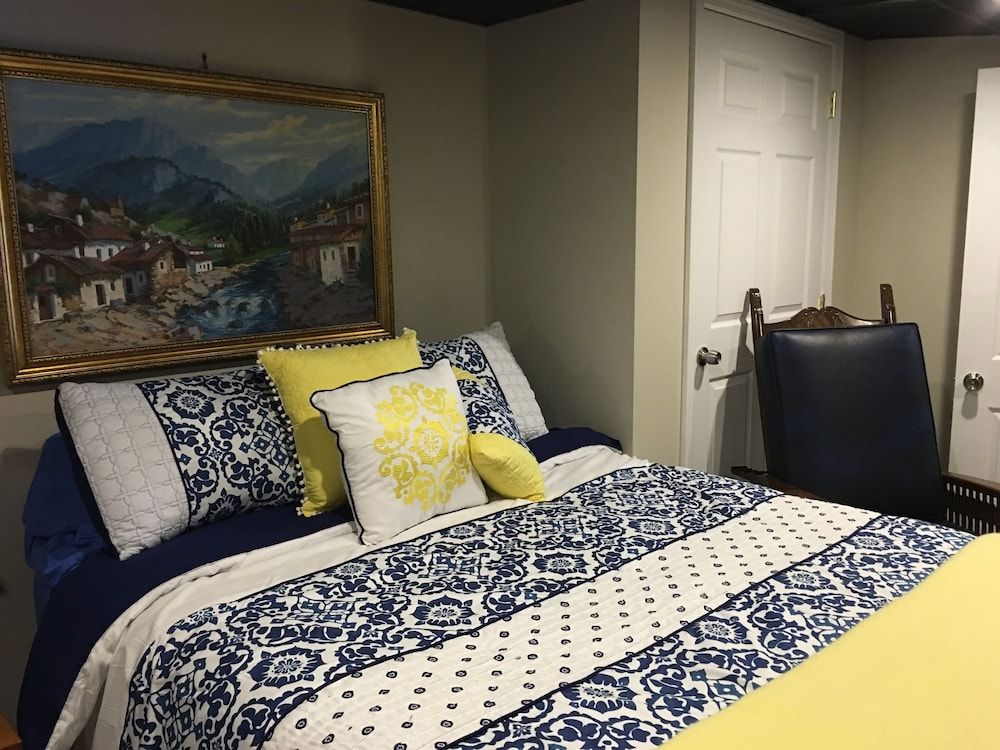 Elite Suite, 2 Queen Beds (Arts and Craft Suite)