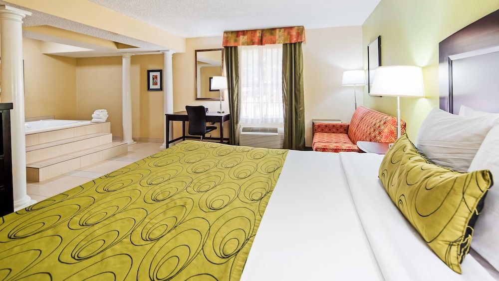 Suite, 1 King Bed, Non Smoking, Jetted Tub