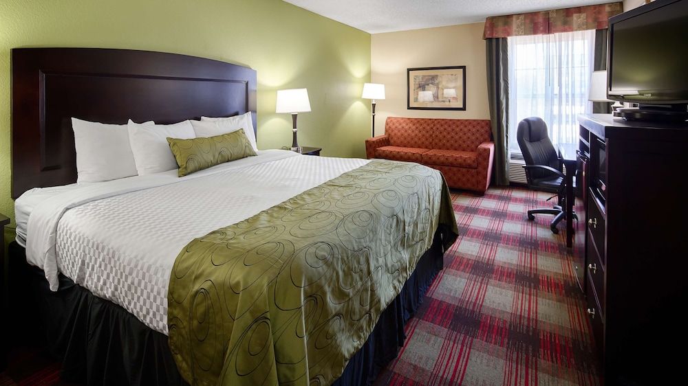 Executive Suite, 1 King Bed, Non Smoking, Refrigerator & Microwave