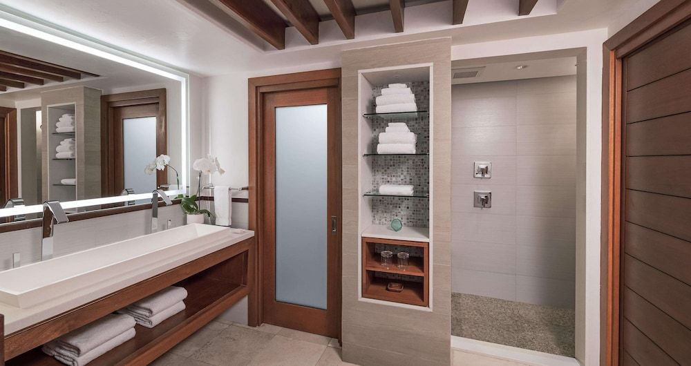 Longshore Luxury Room