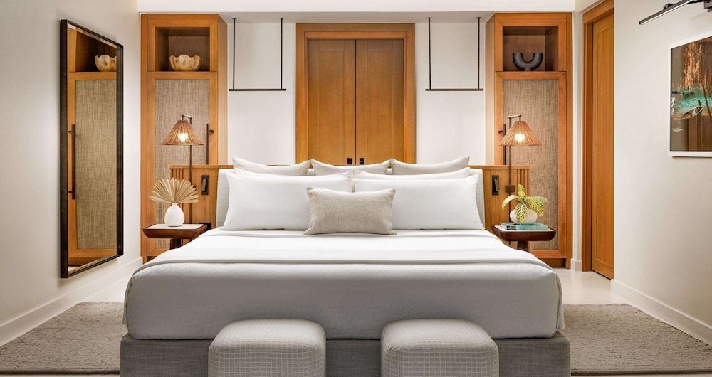 Bamboo Grove One-Bedroom Skypool Butler Suite w/ Roof Terrace