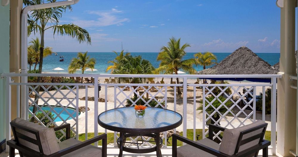 Sundowner Beachfront Penthouse One Bedroom Butler Suite