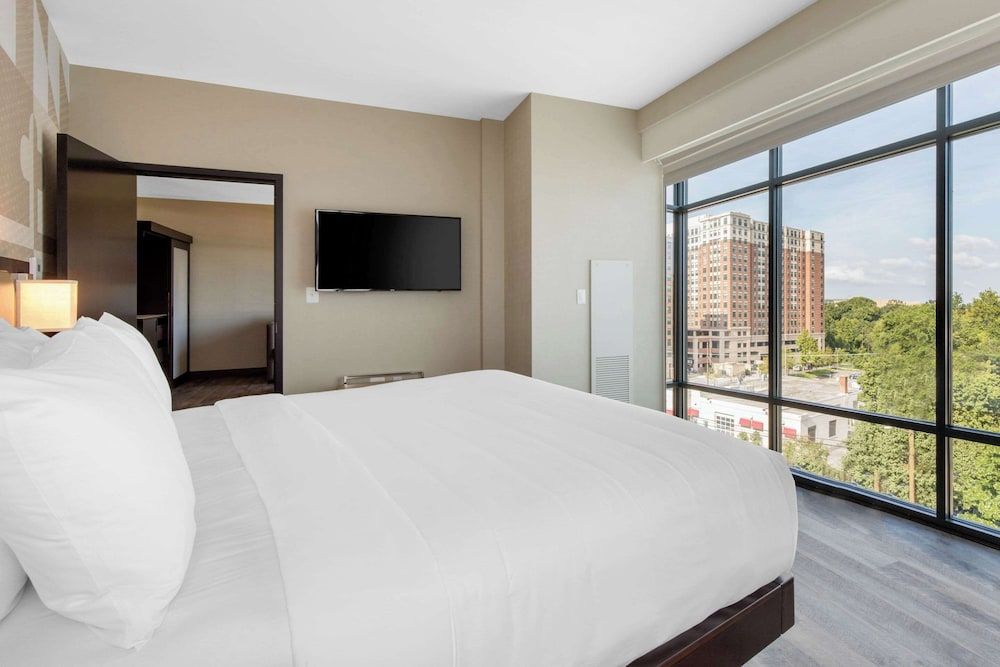 Suite, 1 King Bed, Accessible, Non Smoking