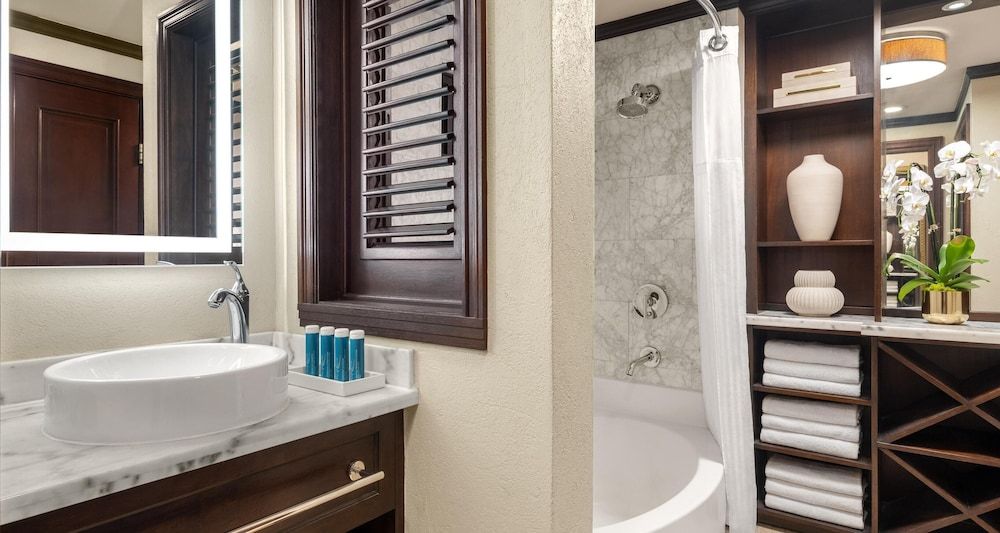 Honeymoon Room, 1 Bedroom, Pool View (Caribbean Luxe Poolside Walkout Room)