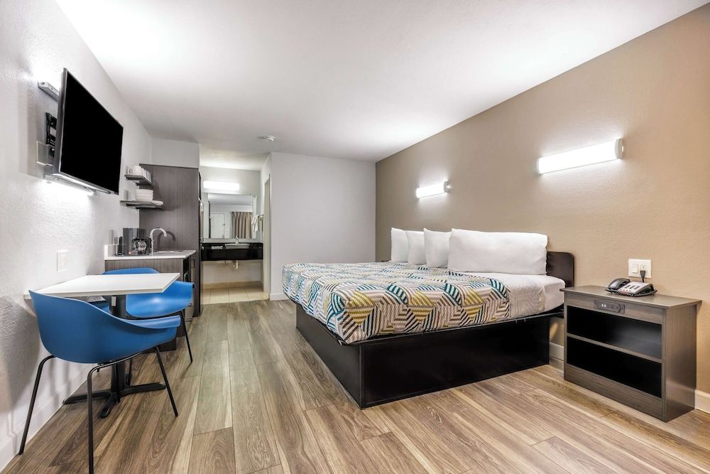 Standard Room, 1 King Bed, Smoking
