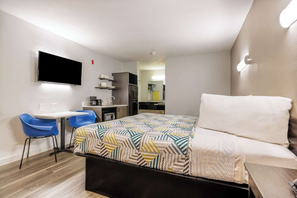 Standard Room, 1 King Bed, Smoking