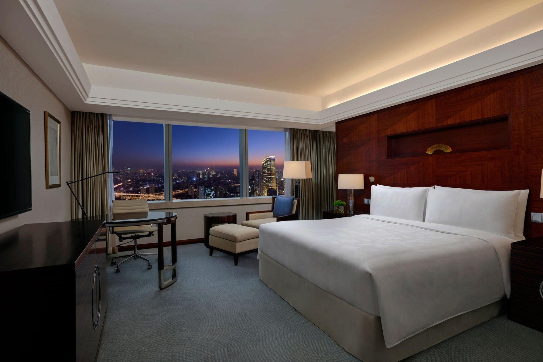 Guest room, 1 King, Park view