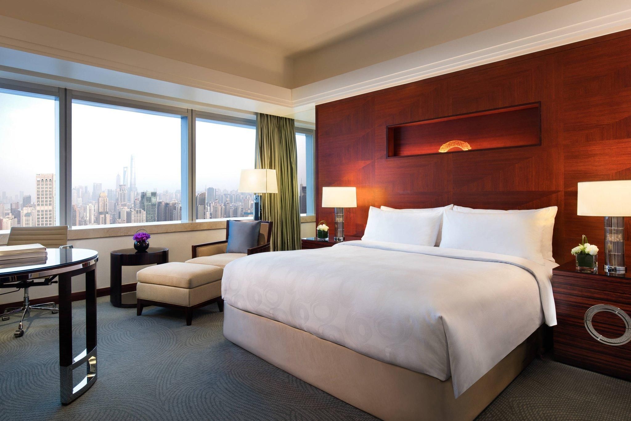 Guest room, 1 King, Skyline view