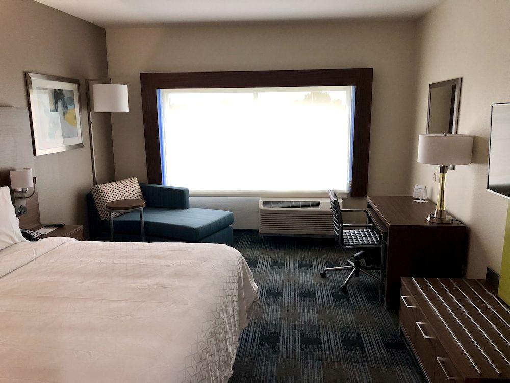 Holiday Inn Express and Suites Houston Westchase - Westheimer by IHG Standard Room, 1 King Bed, Transfer Shower (Communications) 5