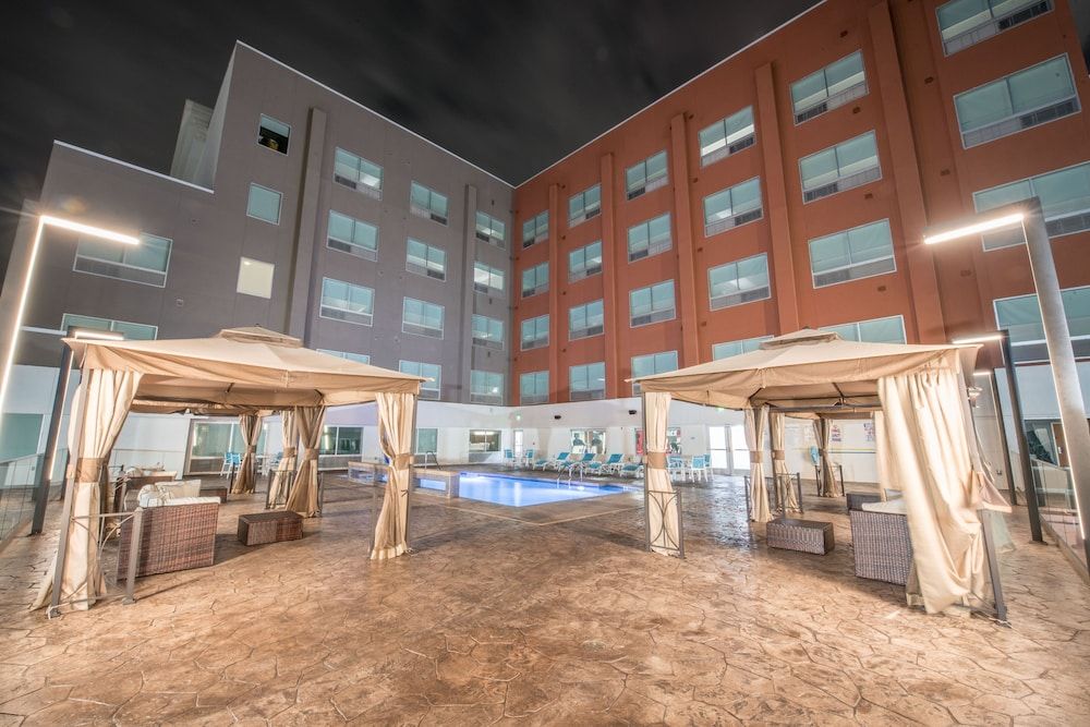 undefined Holiday Inn Express and Suites Houston Westchase - Westheimer by IHG 6