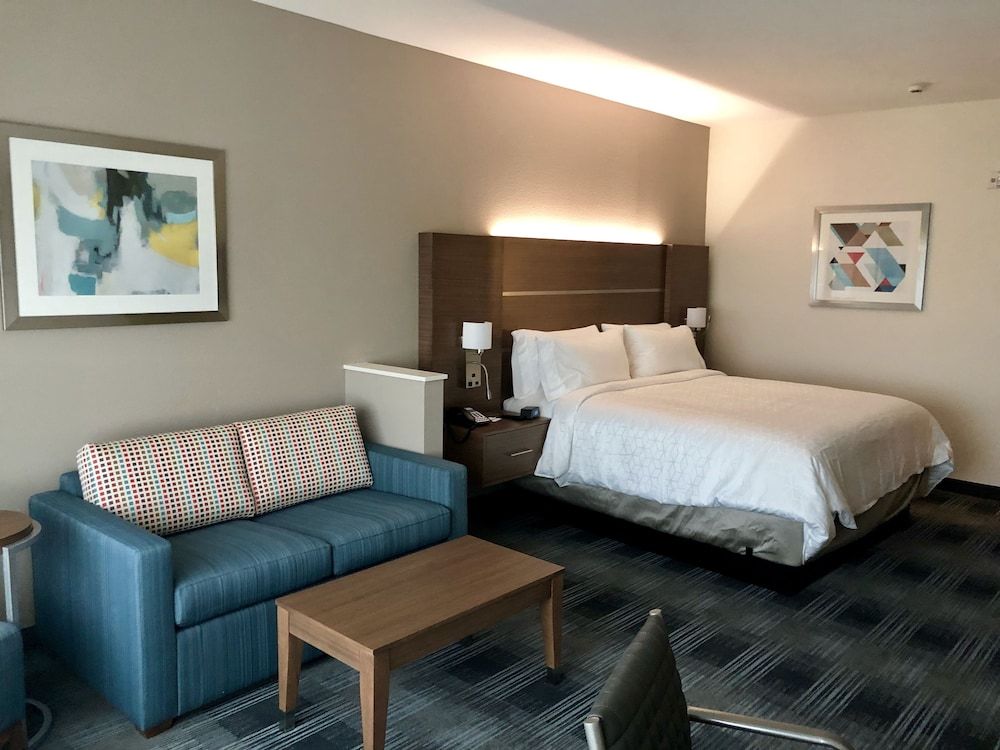 undefined Holiday Inn Express and Suites Houston Westchase - Westheimer by IHG