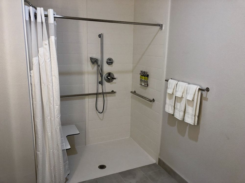 Holiday Inn Express and Suites Houston Westchase - Westheimer by IHG Standard Room, 1 King Bed, Transfer Shower (Communications) 2
